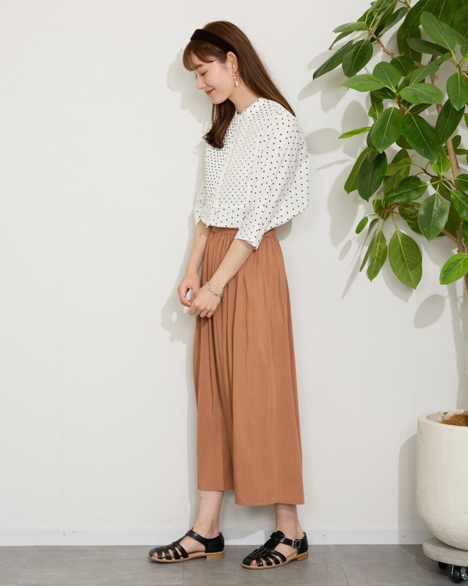 ▪️ブルネロクチネリ ガウチョパンツ シルク混 ゴムウエスト ブラウンベージュ レディースパンツ、エレガントでカジュアルなモデル | Brunello Cucinelli