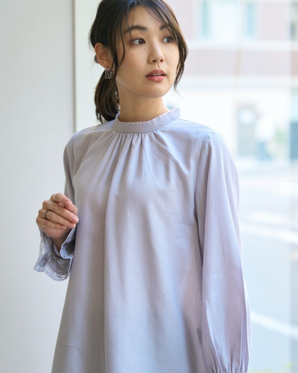 レース付きブラウス