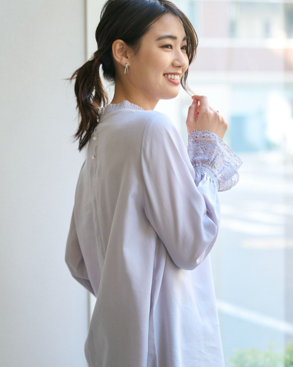 レース付きブラウス