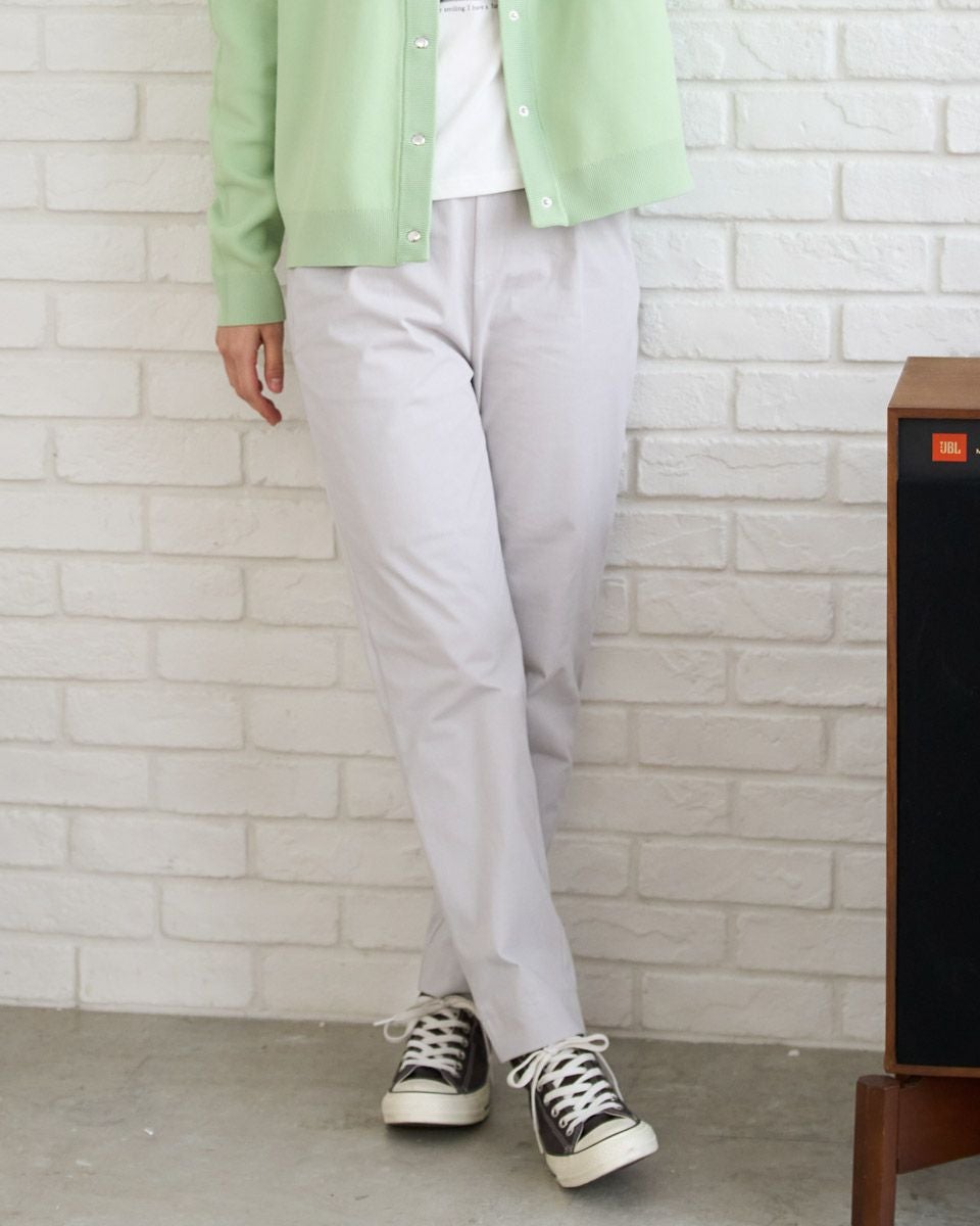 タックテーパードパンツ