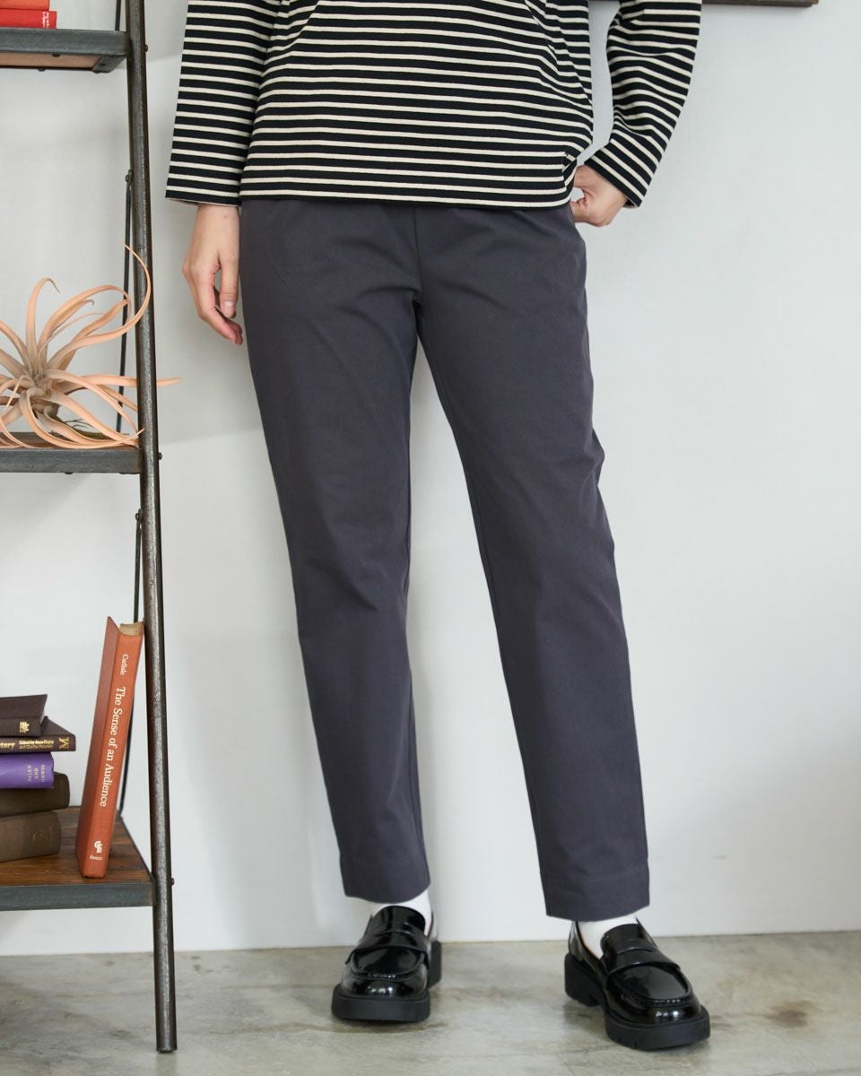 タックテーパードパンツ