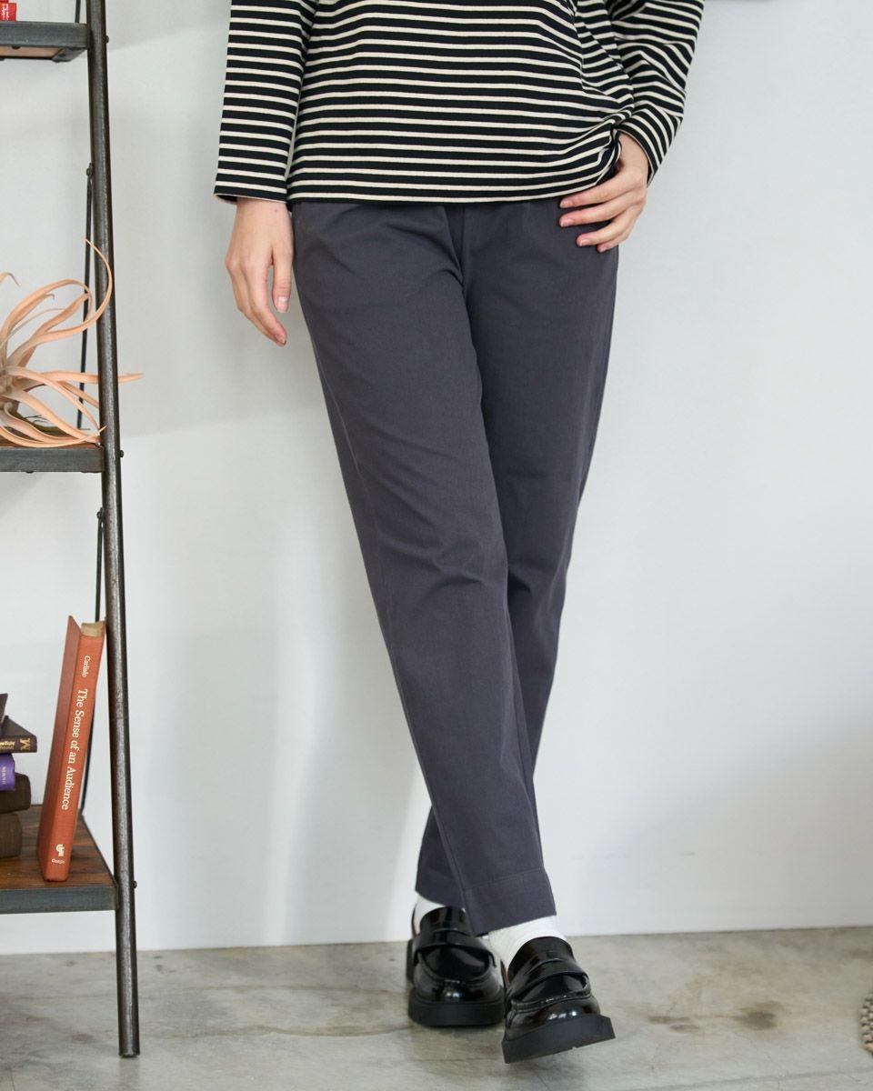 タックテーパードパンツ