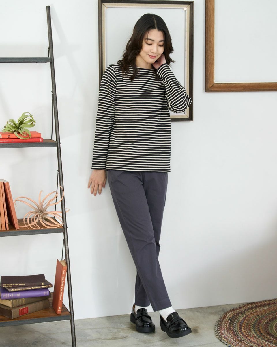 タックテーパードパンツ