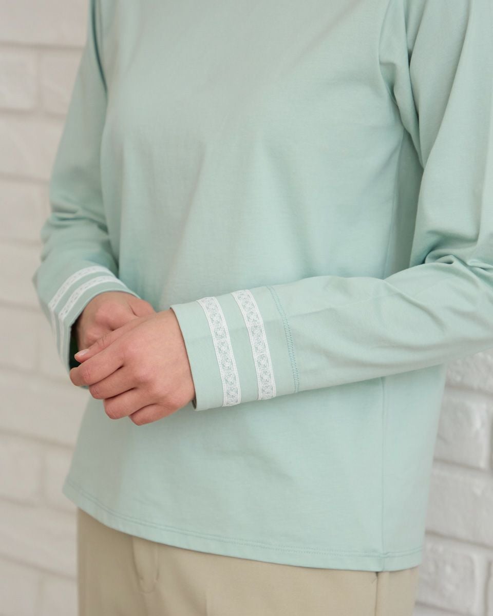 クルーネックプルオーバー