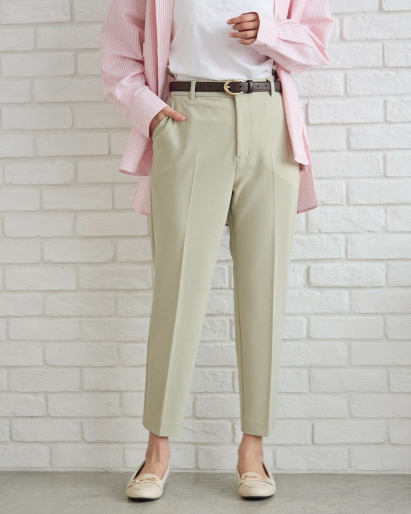 テーパードパンツ