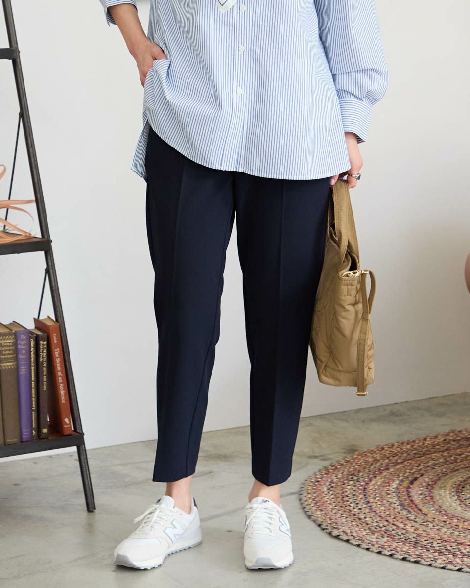 テーパードパンツ