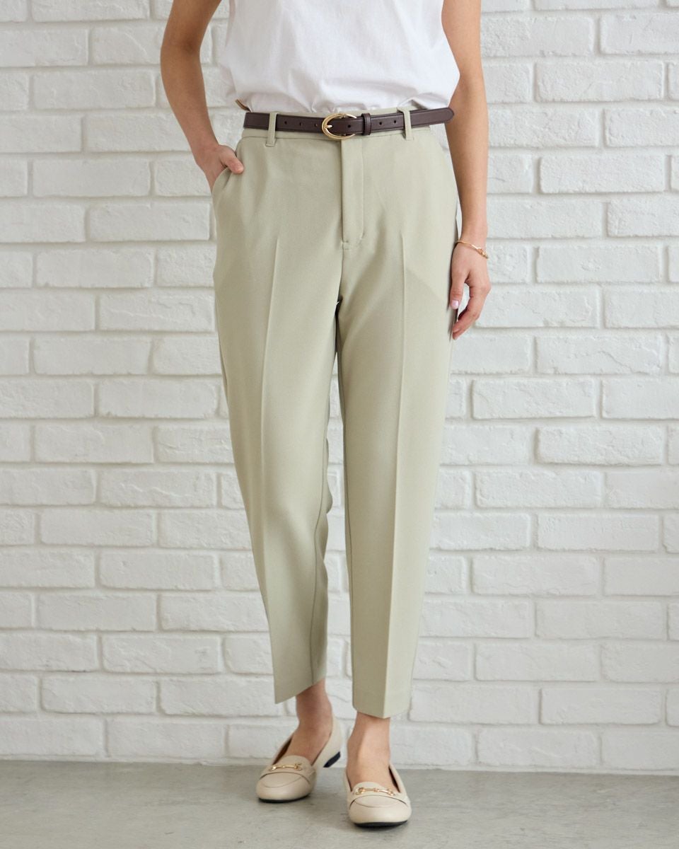 テーパードパンツ