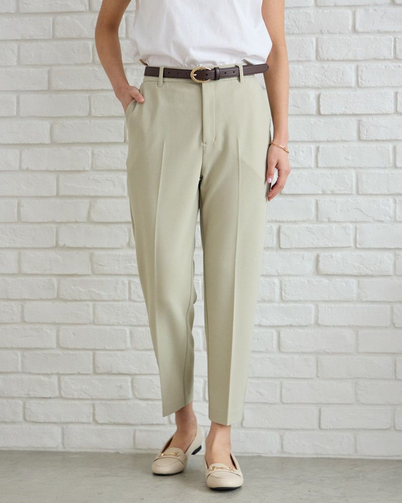 テーパードパンツ