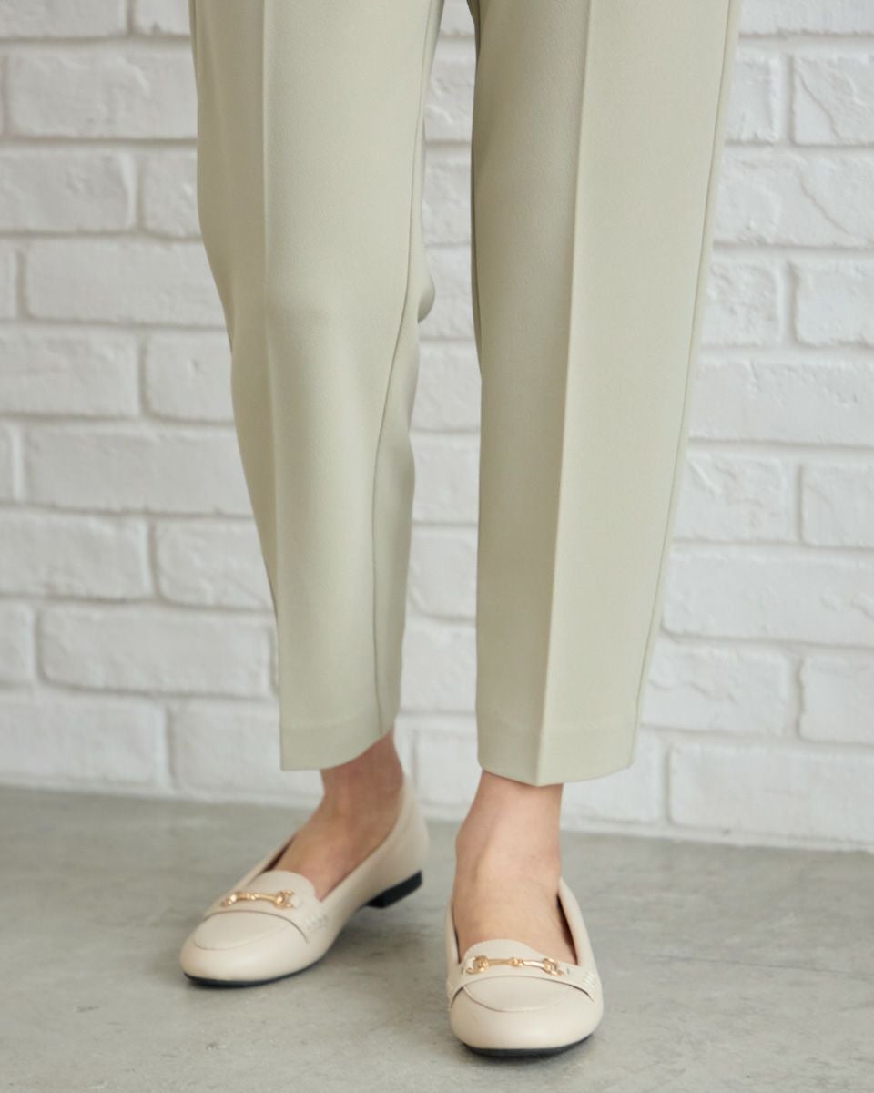 テーパードパンツ