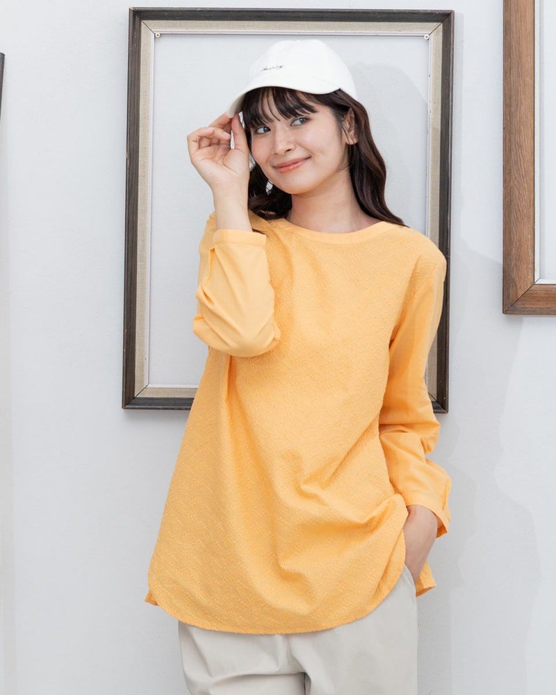 アイレット刺しゅうブラウス