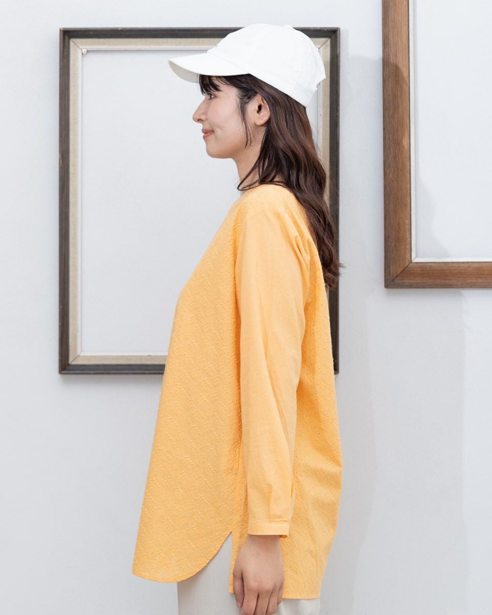 アイレット刺しゅうブラウス