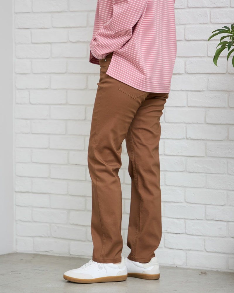 テーパードパンツ