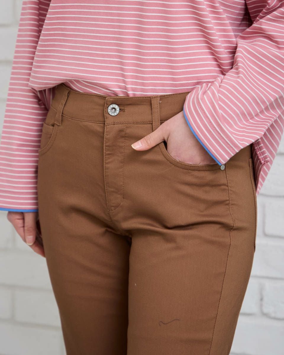 テーパードパンツ