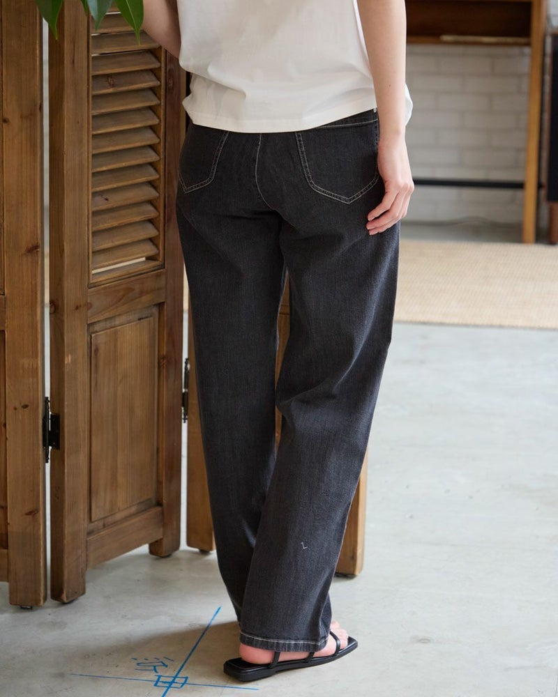 テーパードパンツ