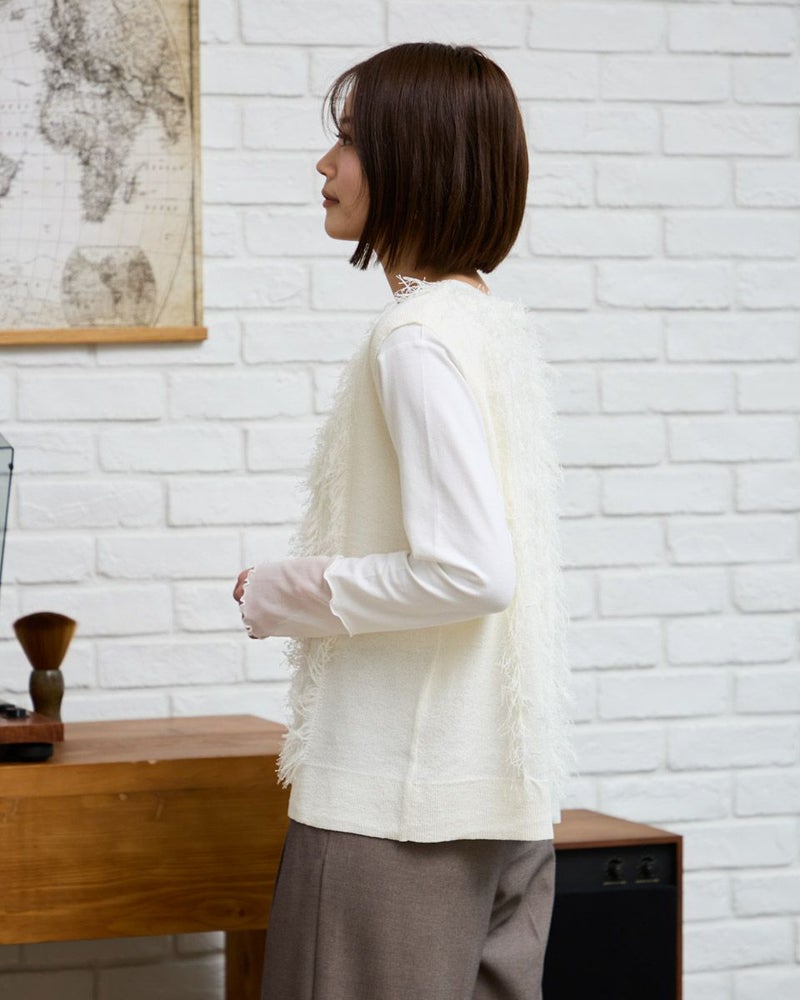 フリンジノースリーブニット