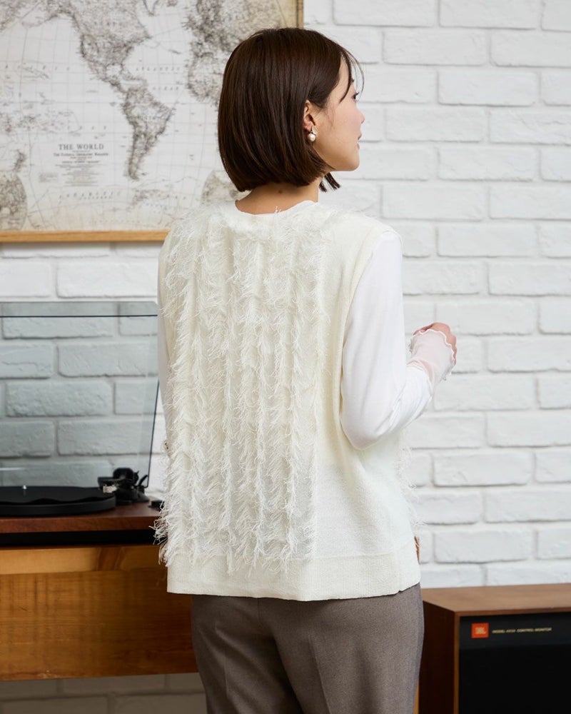 フリンジノースリーブニット