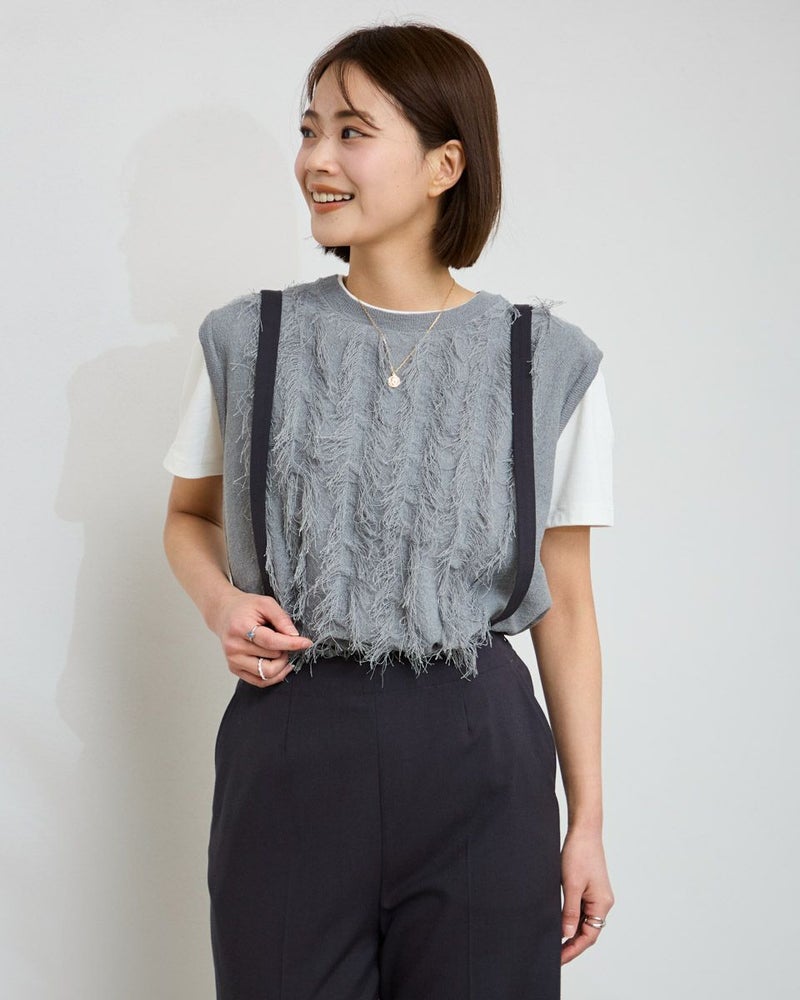 フリンジノースリーブニット