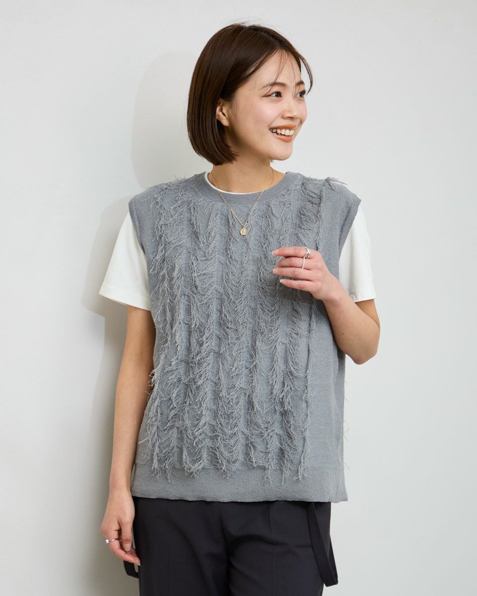 フリンジノースリーブニット