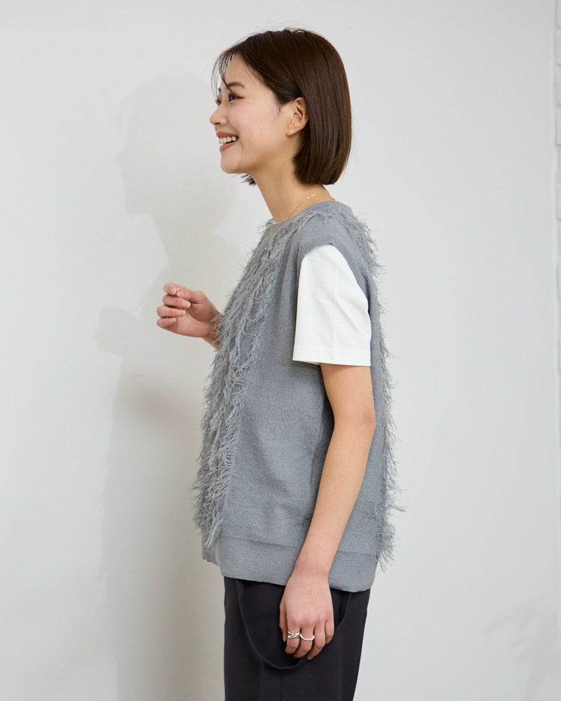 フリンジノースリーブニット