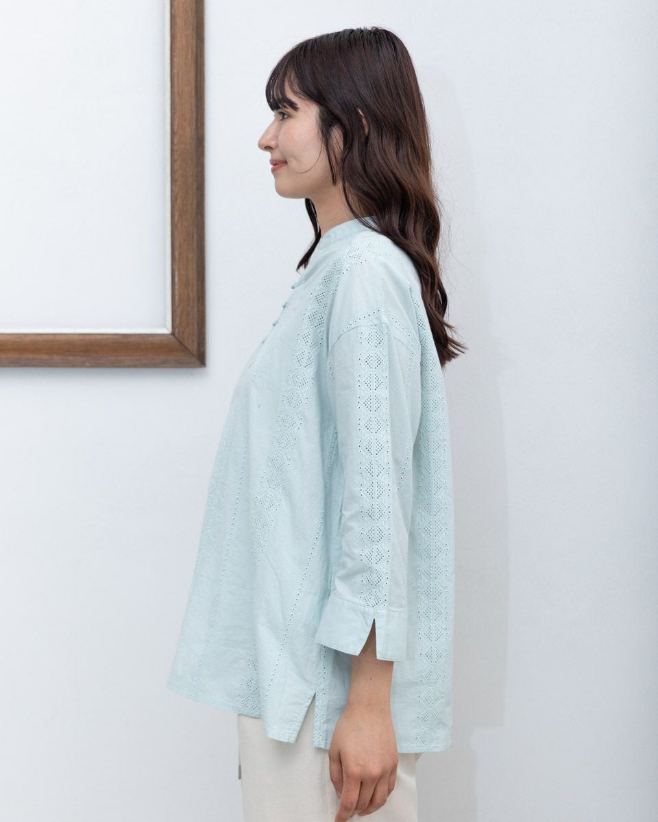 刺しゅうブラウス