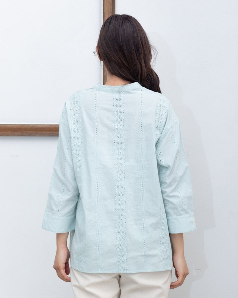 刺しゅうブラウス