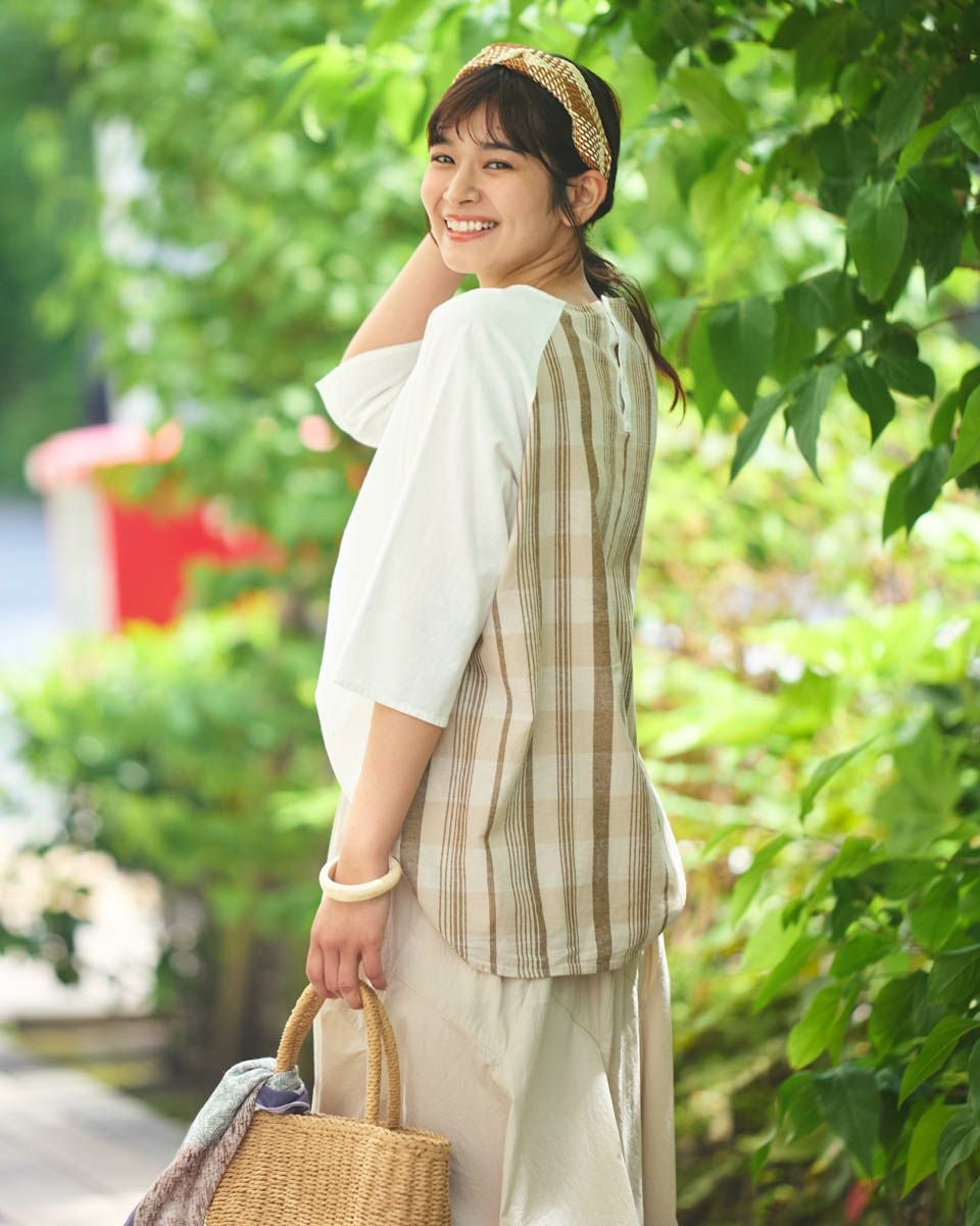 チェック＋無地ブラウス