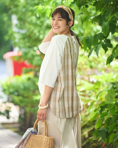 チェック＋無地ブラウス