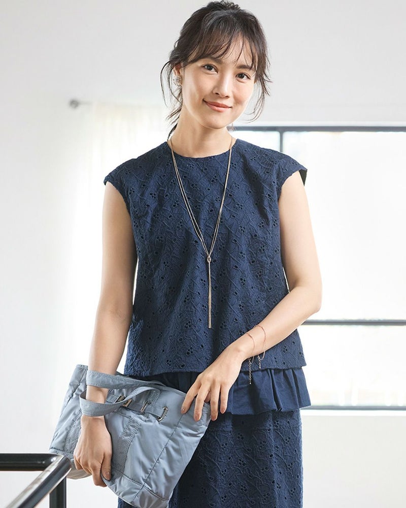 フレンチスリーブブラウス