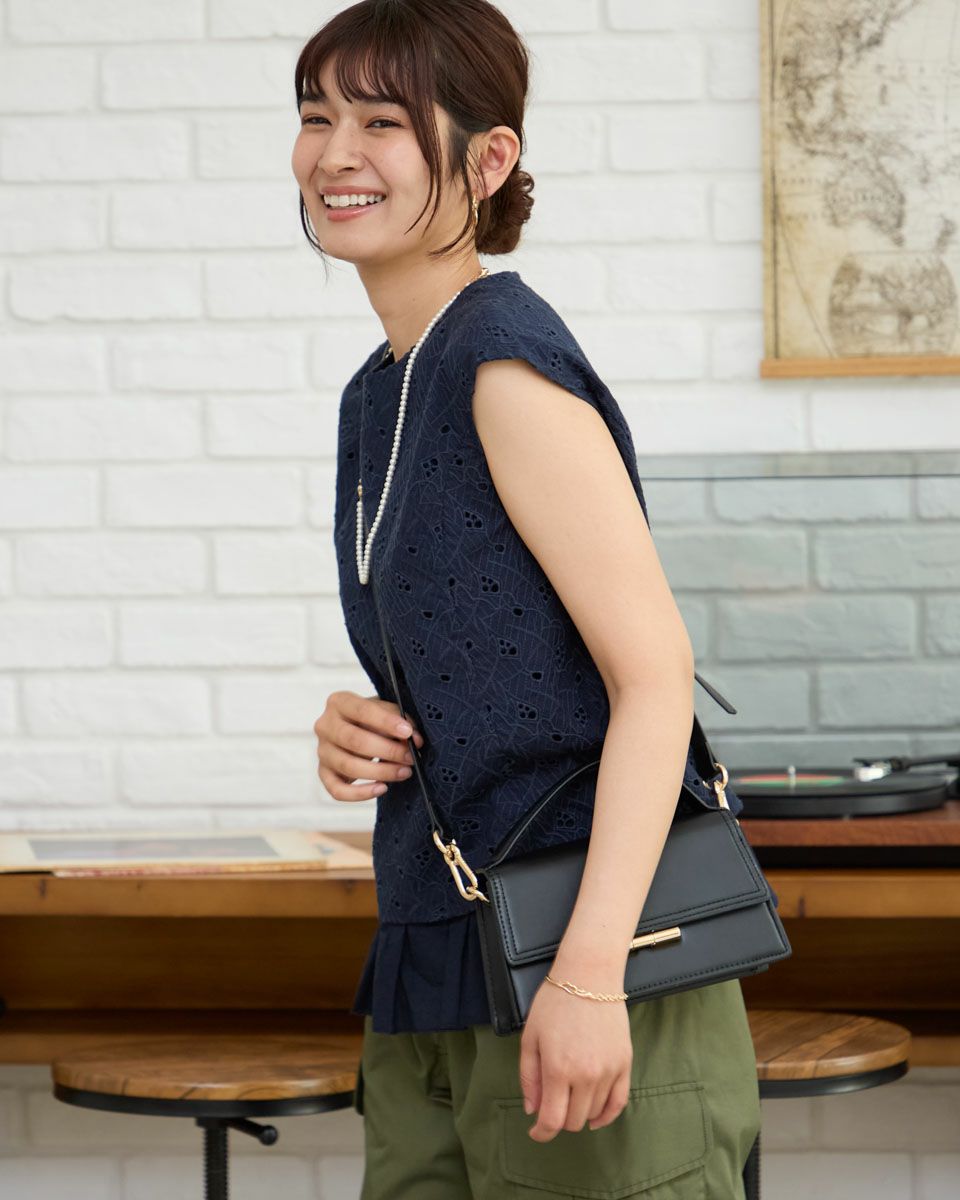 フレンチスリーブブラウス