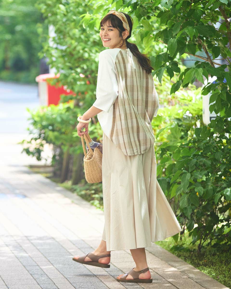 チェック＋無地ブラウス