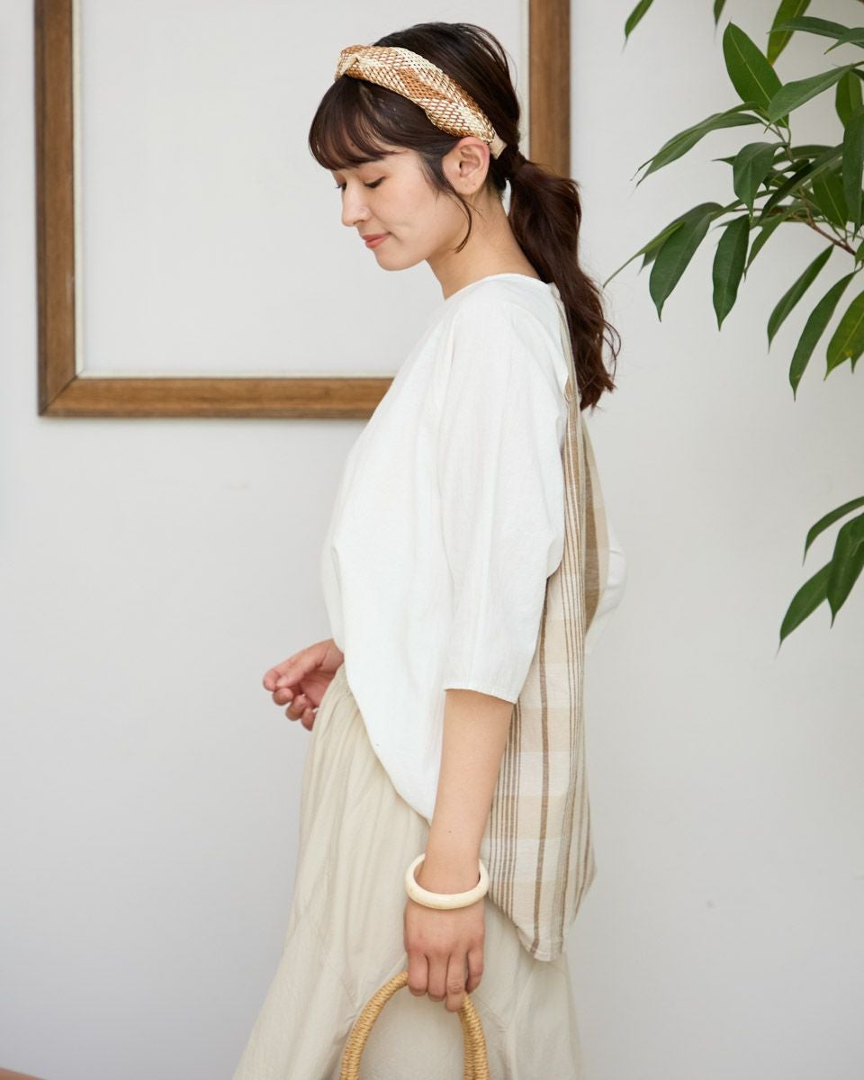 チェック＋無地ブラウス