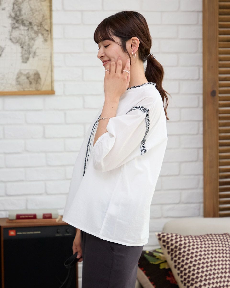 刺しゅうブラウス