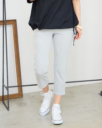 テーパードパンツ