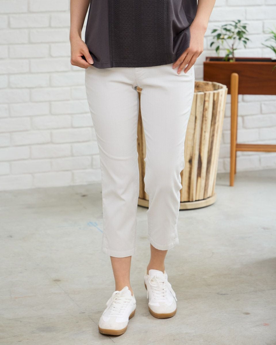 テーパードパンツ