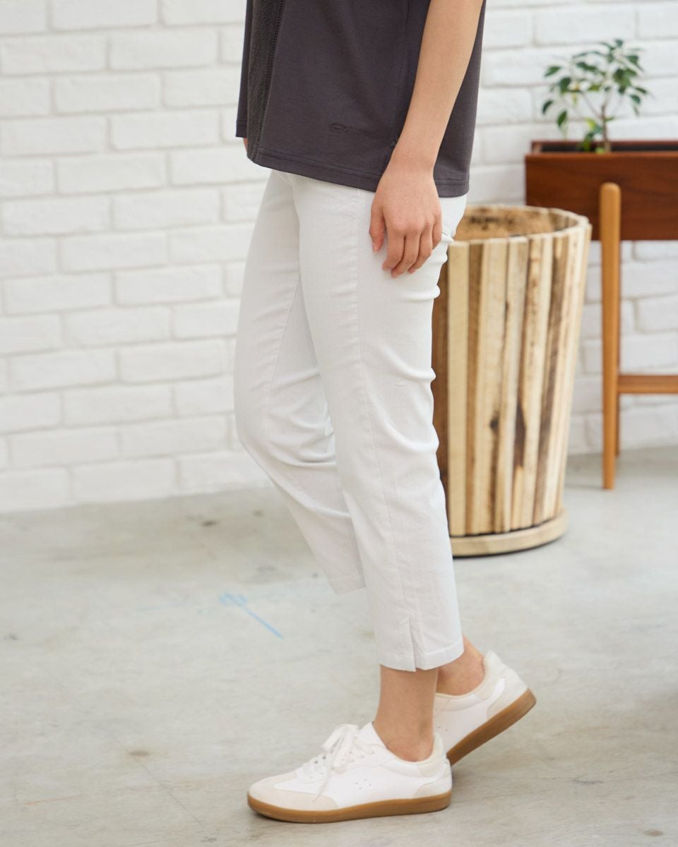 テーパードパンツ