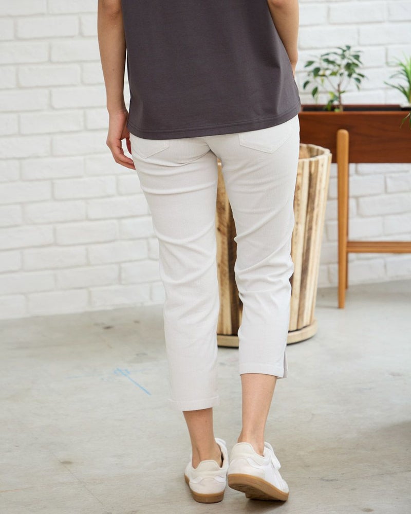 テーパードパンツ