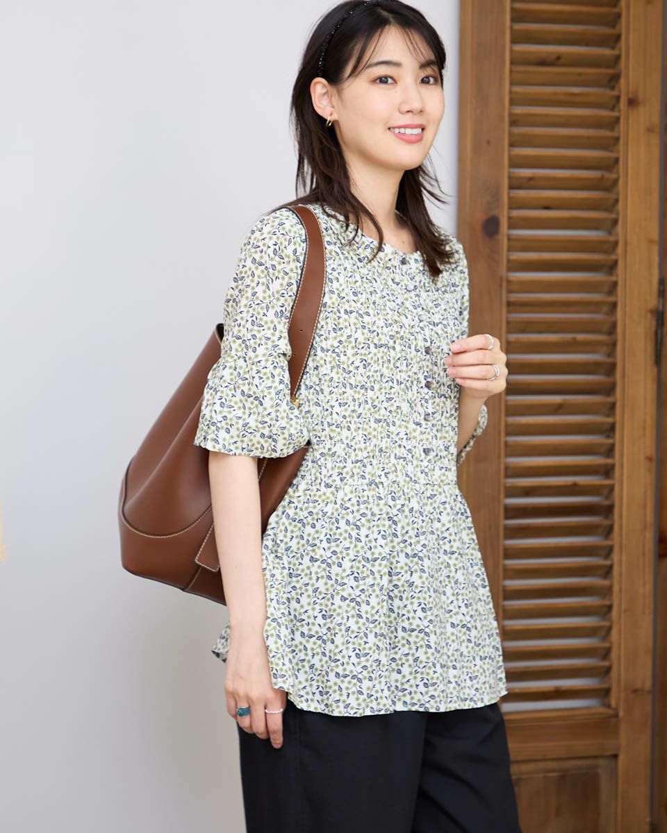 シャーリングブラウス