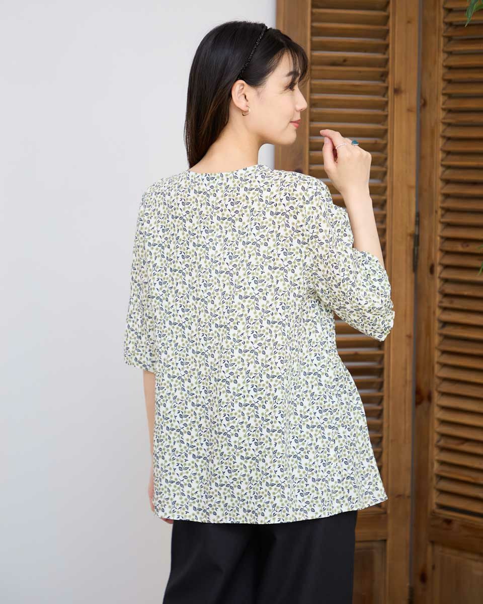 シャーリングブラウス