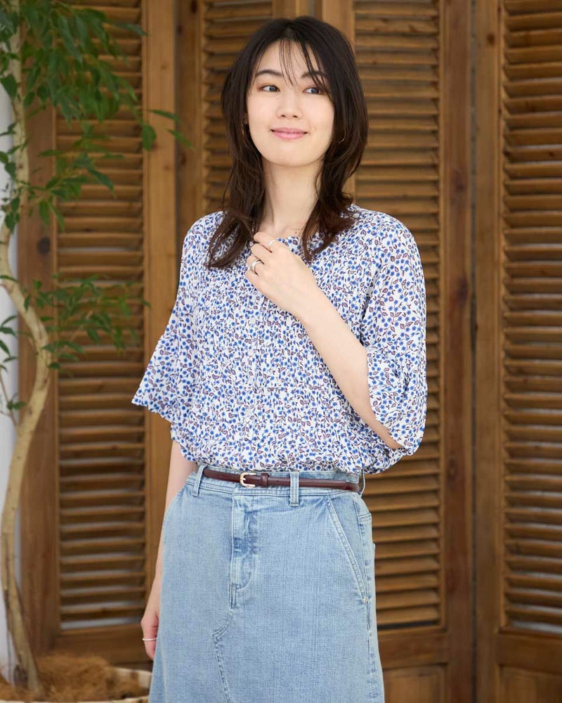 シャーリングブラウス