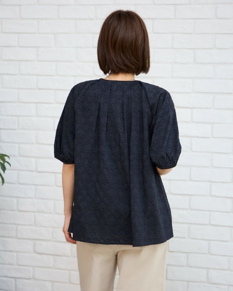 ノーカラーブラウス