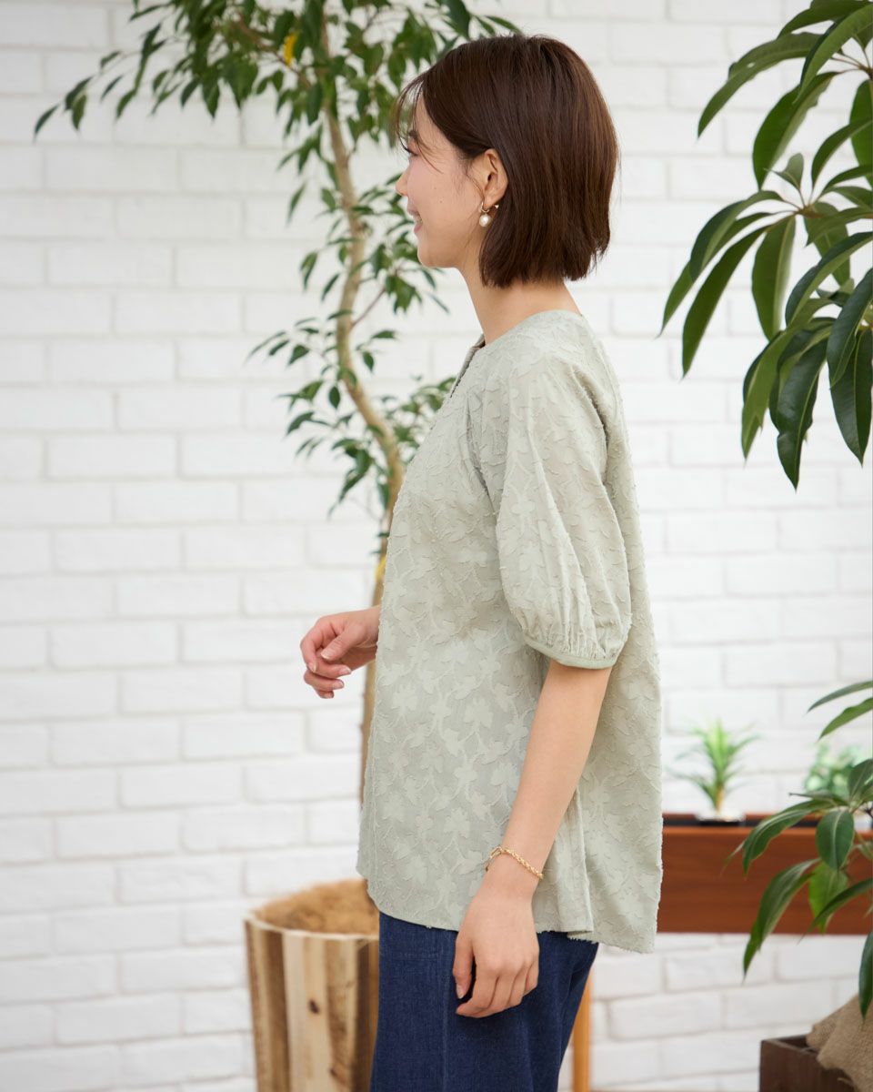 ノーカラーブラウス