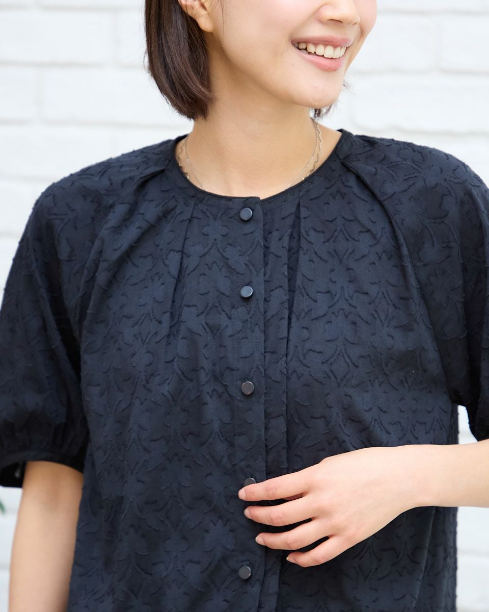 ノーカラーブラウス