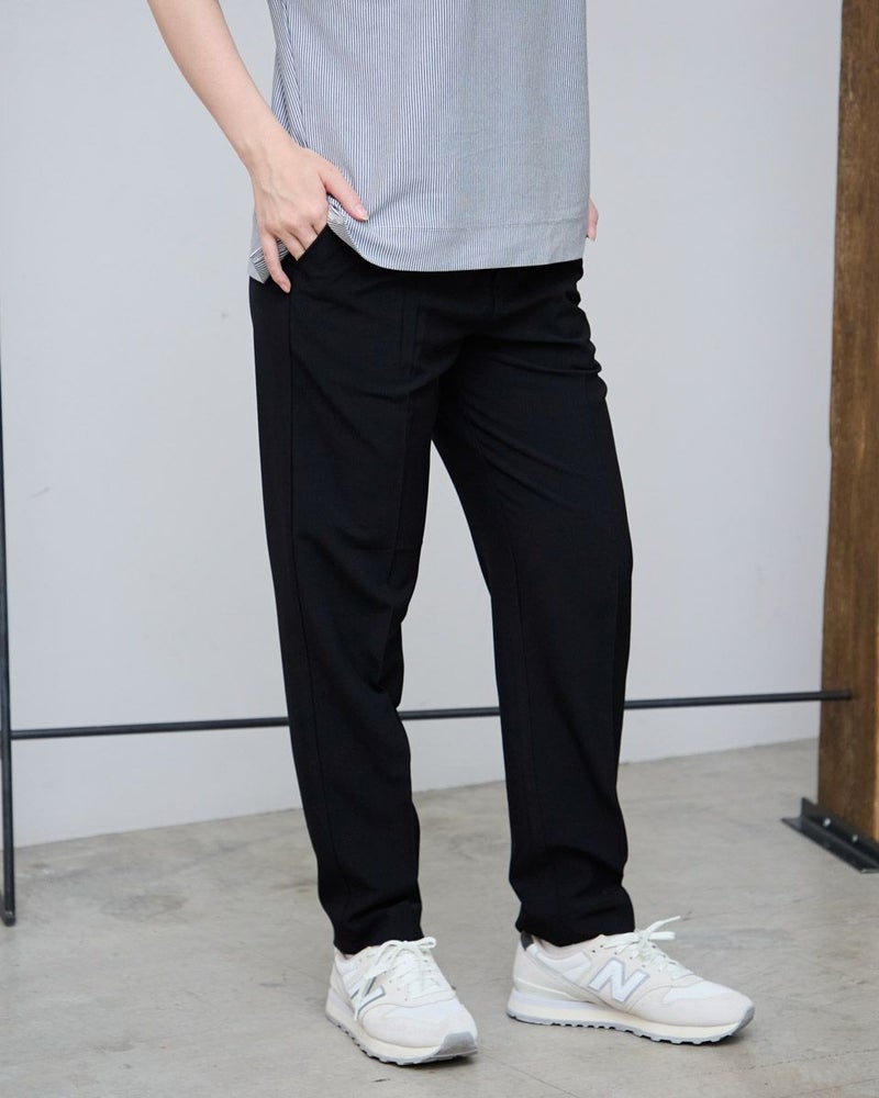 テーパードパンツ