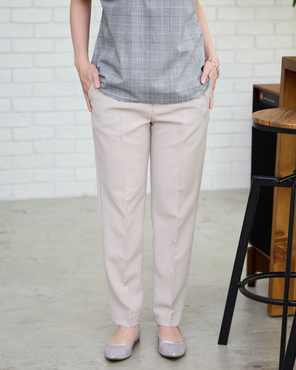 テーパードパンツ