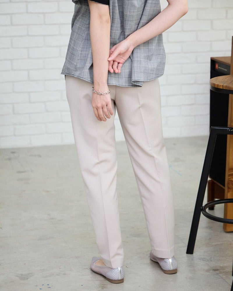 テーパードパンツ