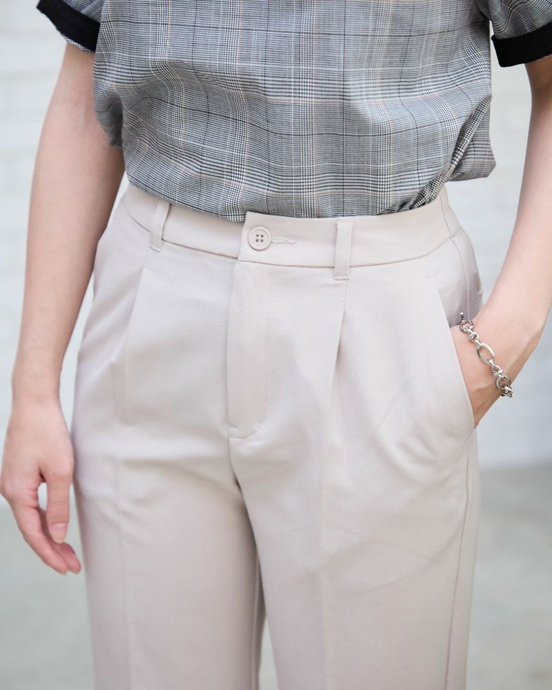 テーパードパンツ