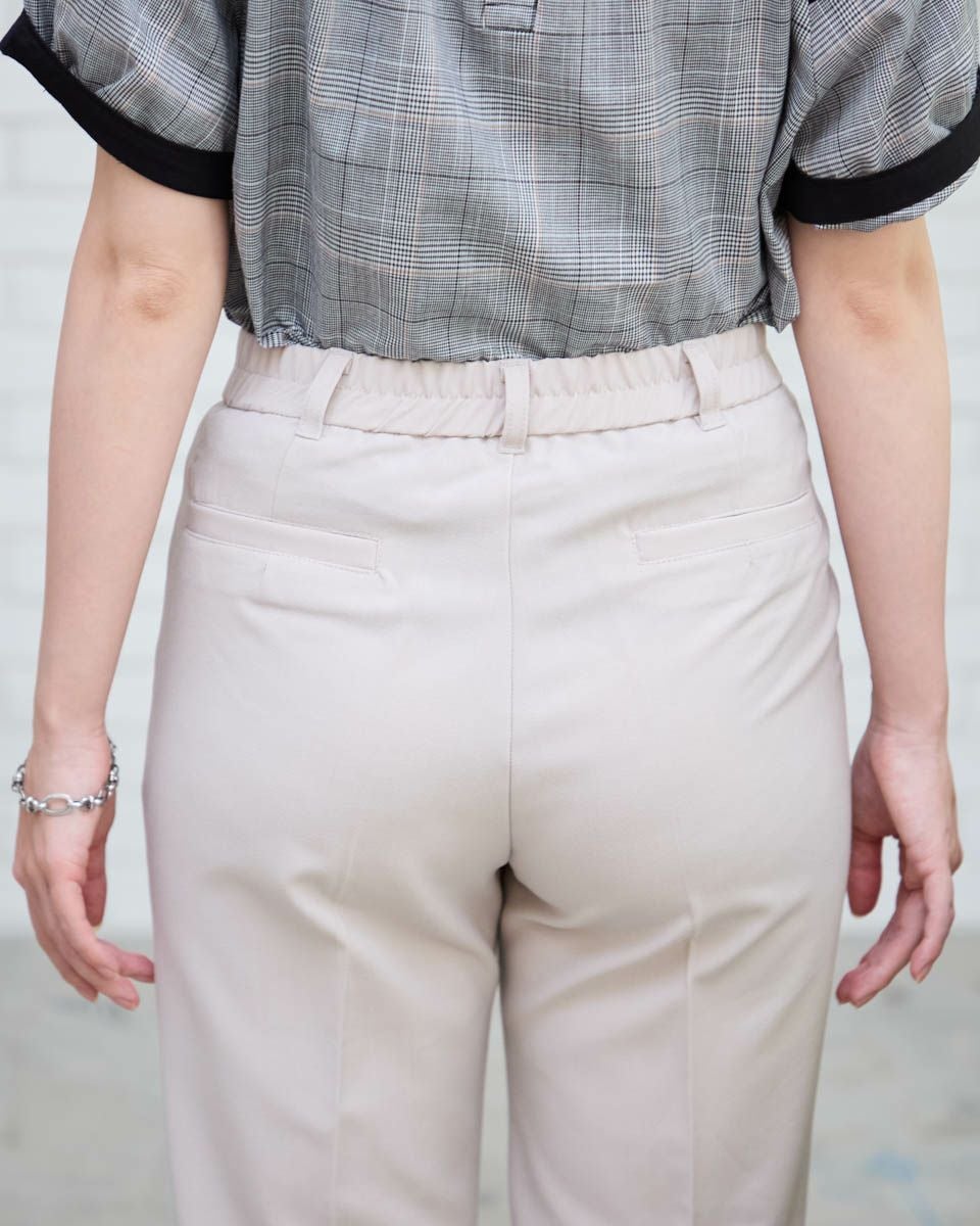 テーパードパンツ