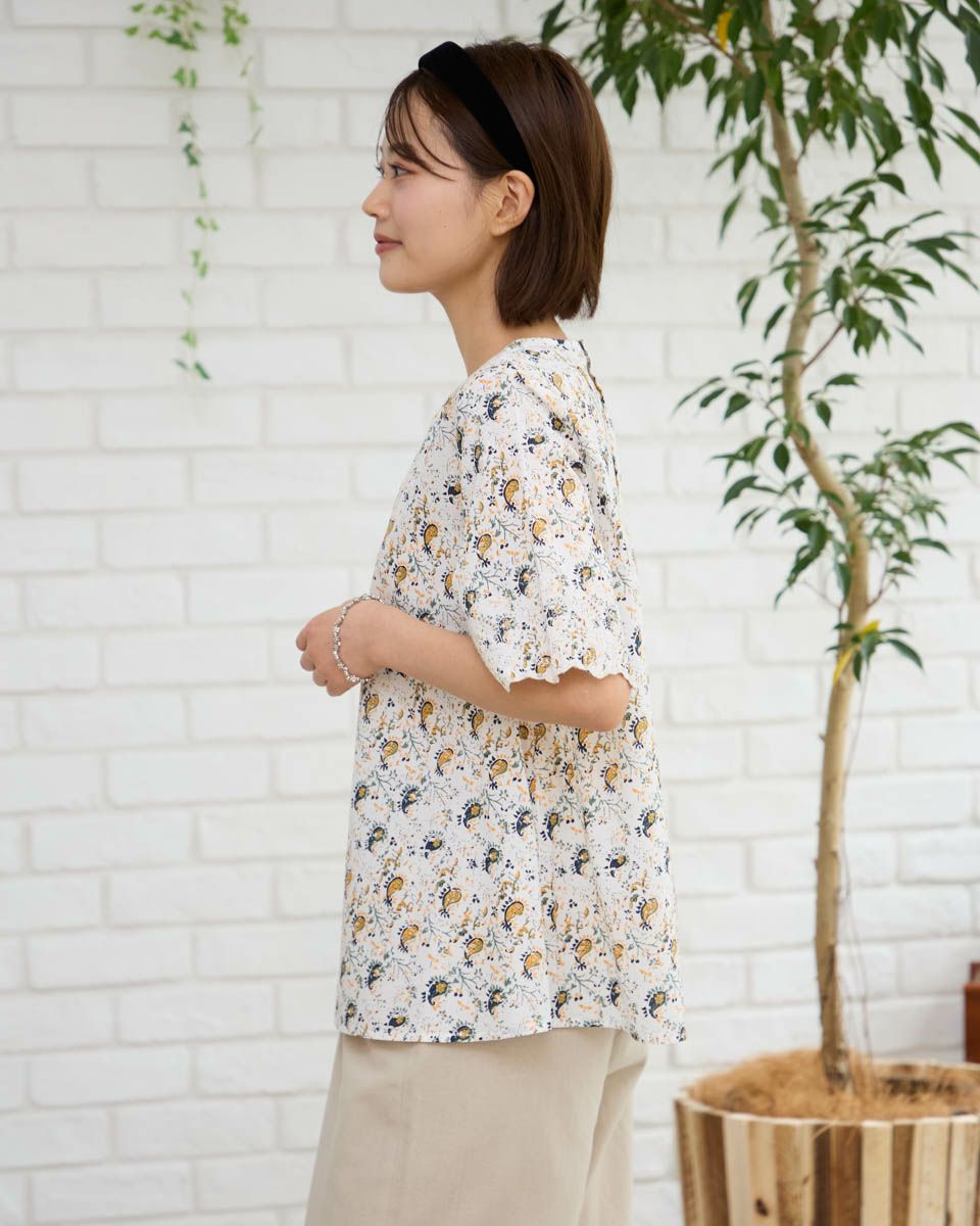 プリントカットワークブラウス