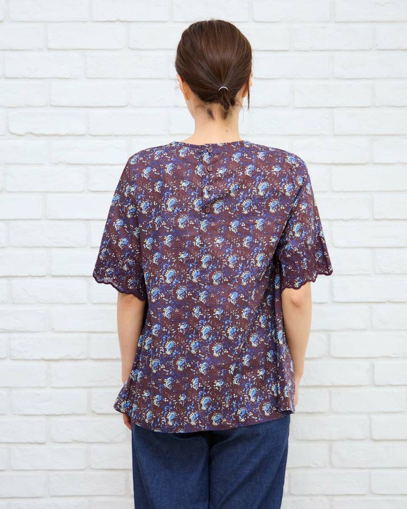 プリントカットワークブラウス