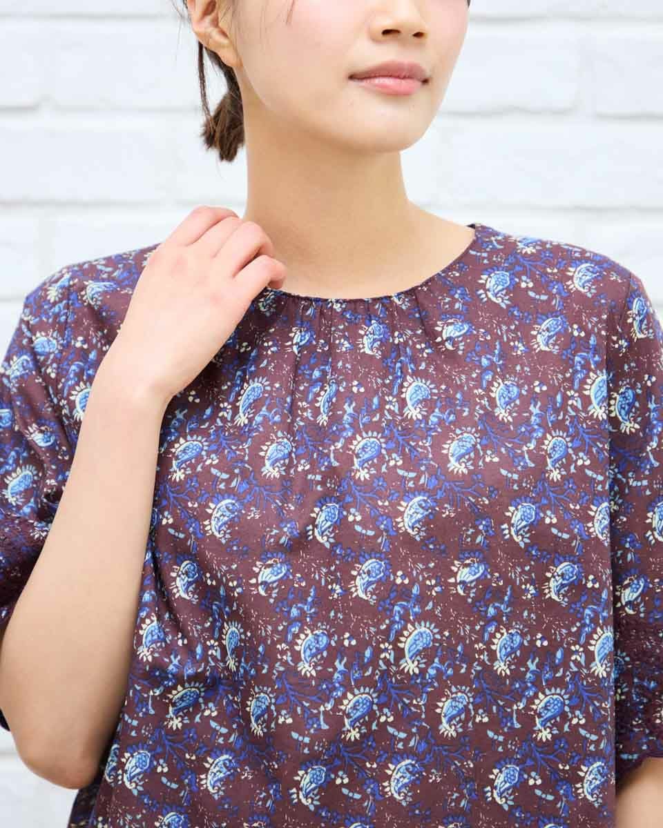 プリントカットワークブラウス